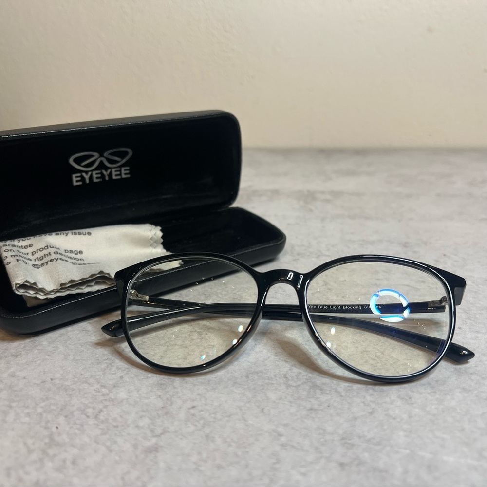 EYEEYEE Black Blue Light Blocking Glasses – Non-Prescription + Case